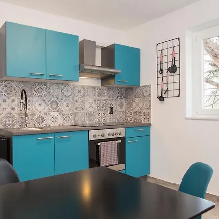 Aquamarine Apartment *